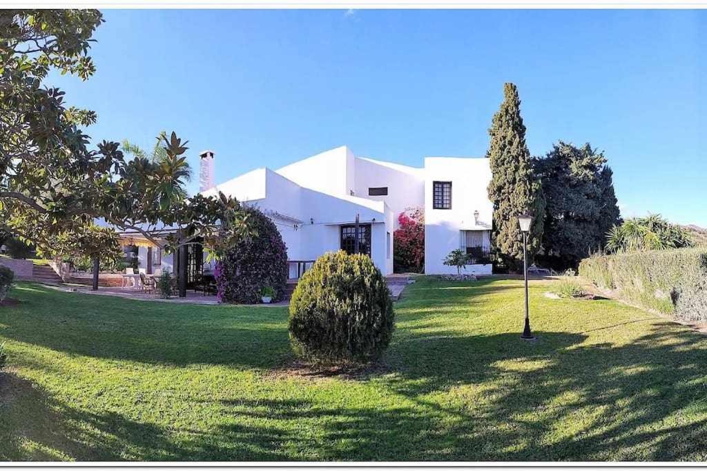 Cortijo Alberca Blanca Beach Torre de Benagalbon Eksteriør billede